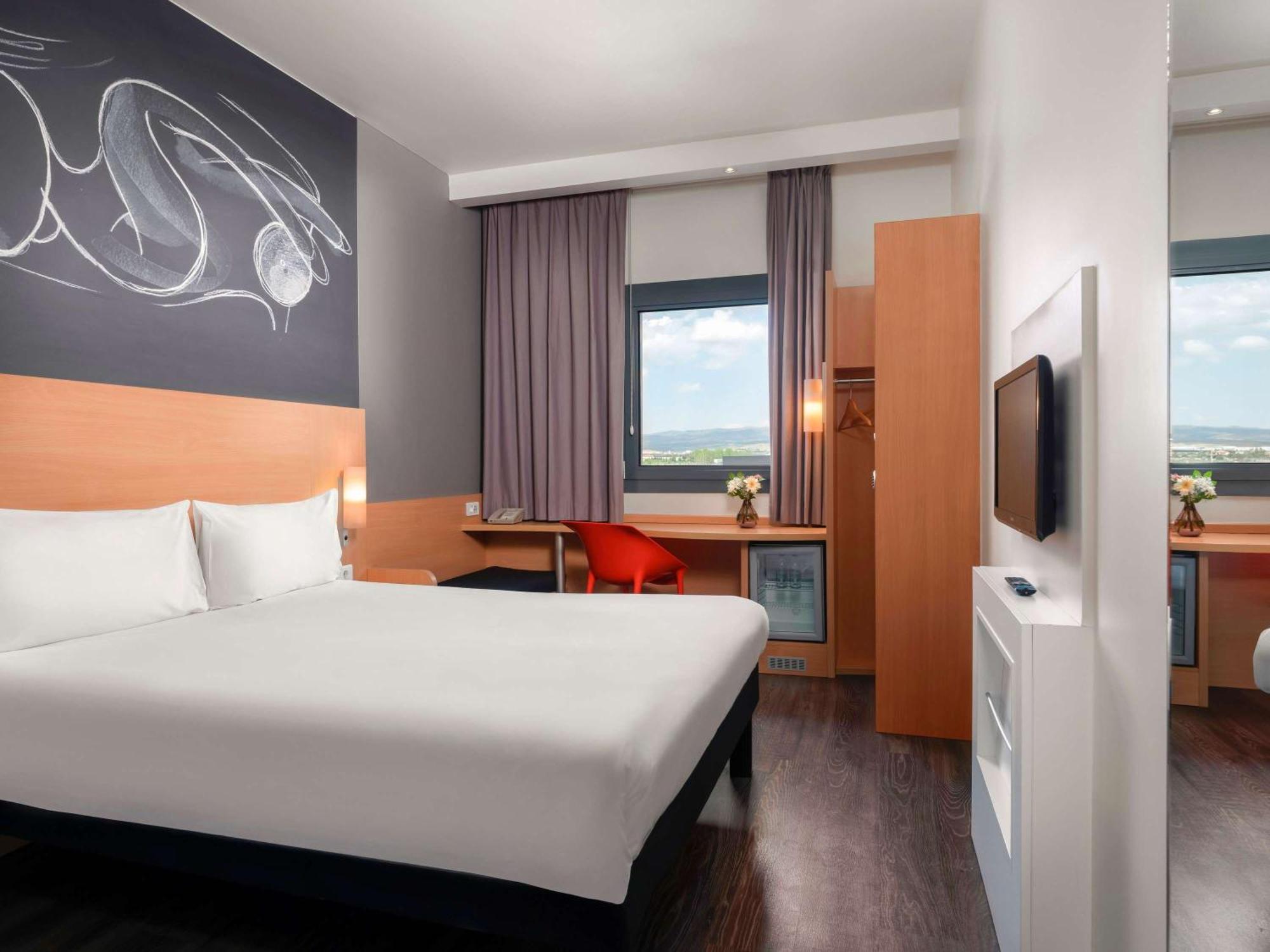 Otel Ibis Airport 3*